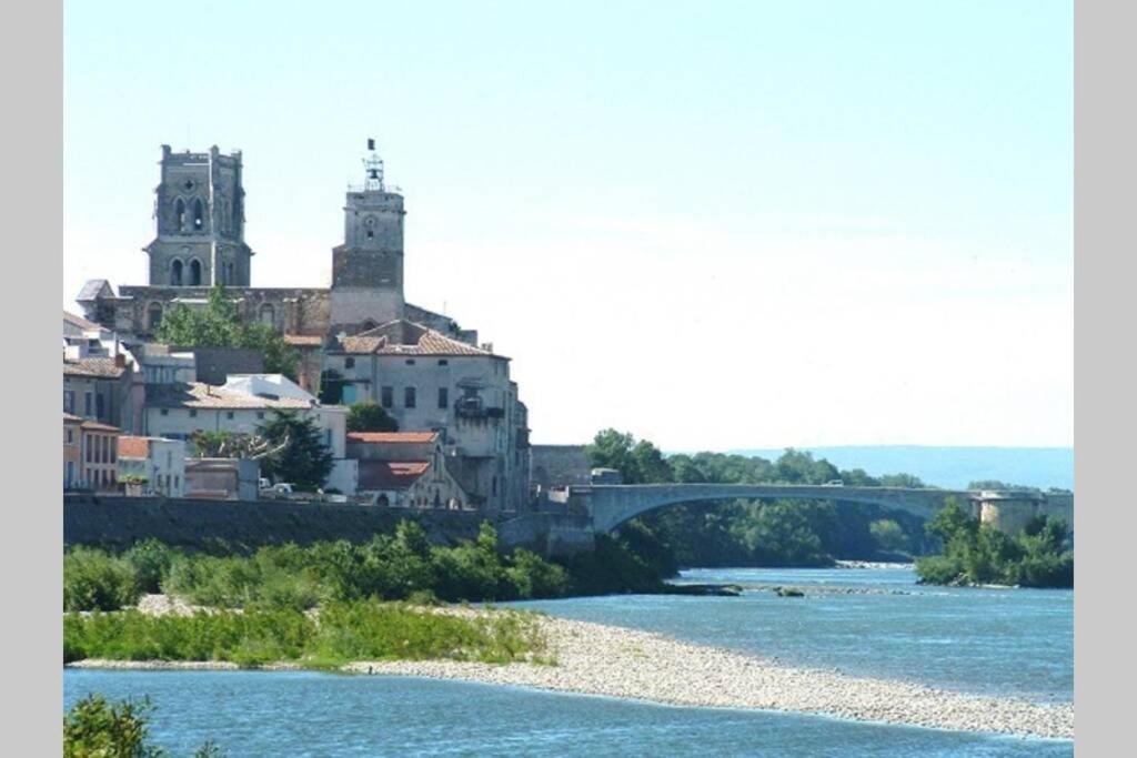 F1 rez de chaussée au coeur de Pont-Saint-Esprit Exterior foto